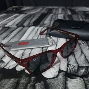 NEW RAYBAN WOMENS WAYFARER SUNGLASSES